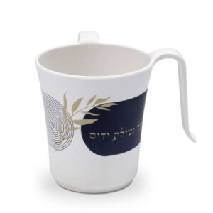 נטלה במבוק כוס סוכר